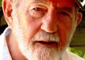 Bekende skrywer skenk boeke